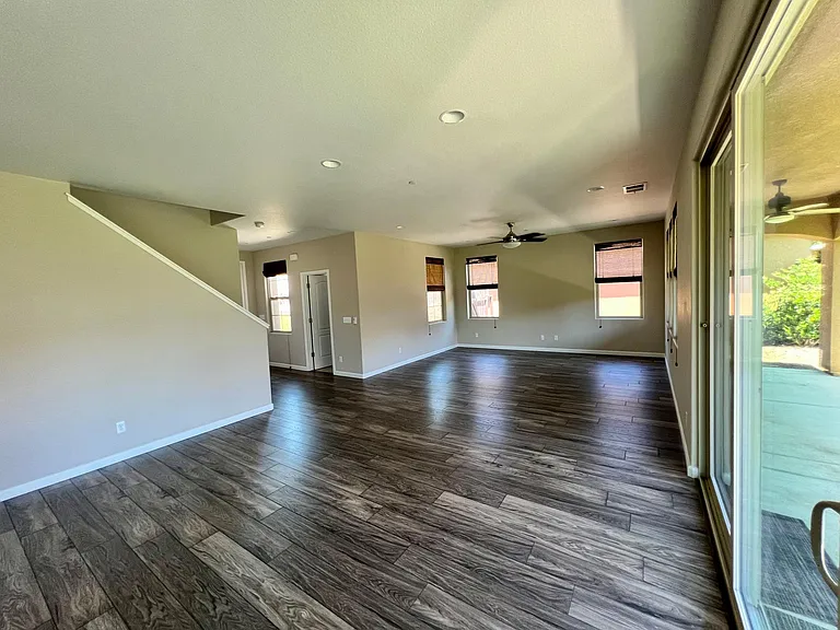 3558 Sussex Ave — Photo 4