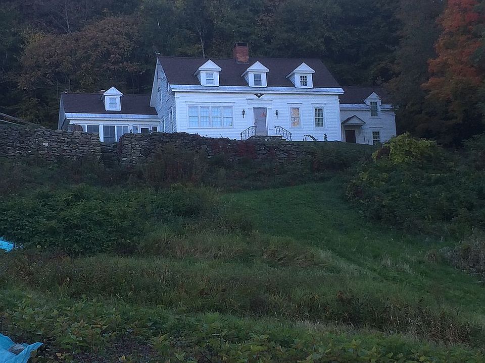 2nd image of 110 Old Post Rd