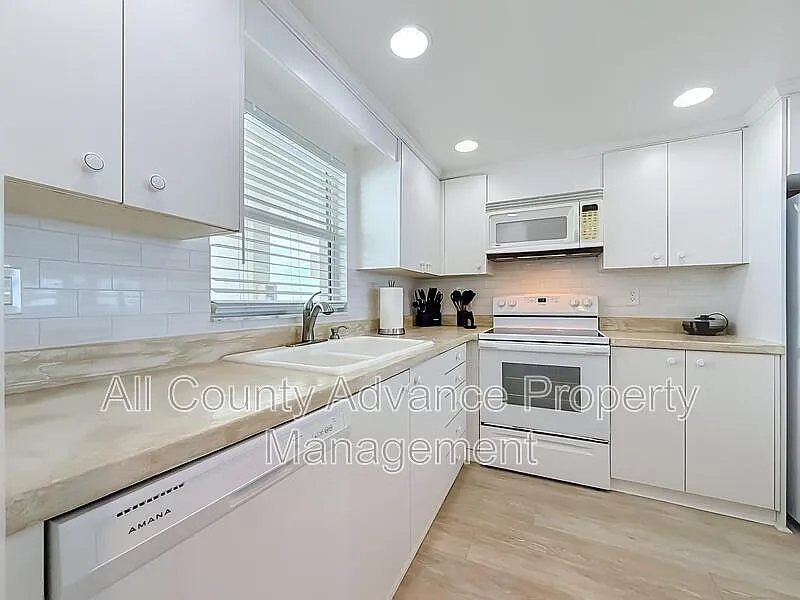 2 bed, 2.0 bath, 1111 sqft, $3,995 — Photo 4