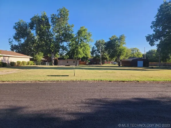 E Cherokee St, Marietta, OK 73448