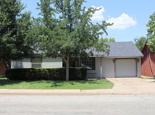2406 W 11th St, Plainview, TX 79072