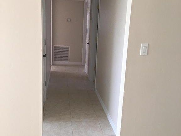4th image of 1560 Country Ln