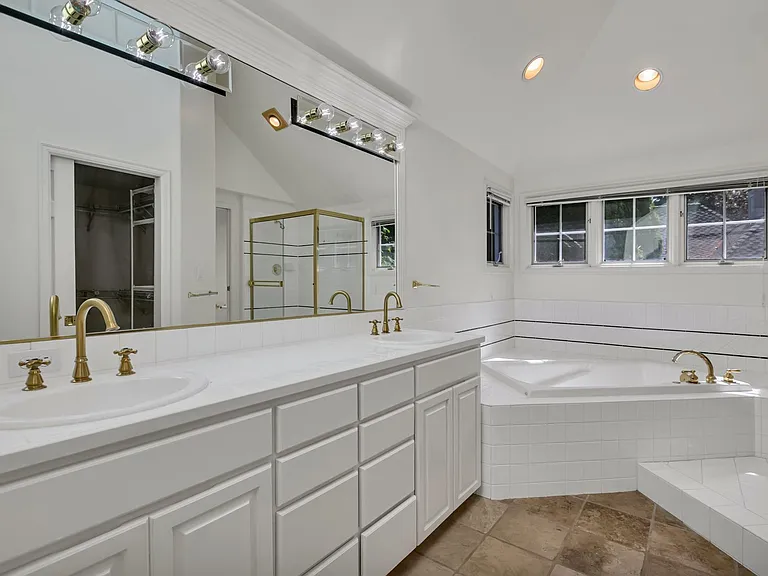 16323 NE 50th Way — Photo 27