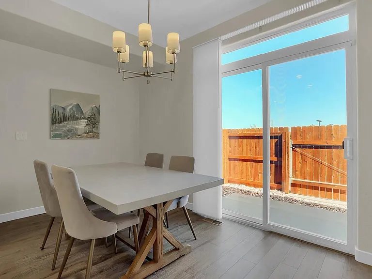 3792 Venice Grv — Photo 7