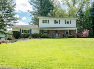 81 Appletree Ln, Clifton Park, NY 12065