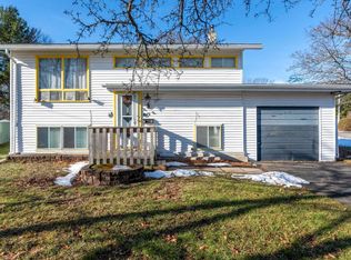 15 Acadia St, Middleton, NS B0P 1W0