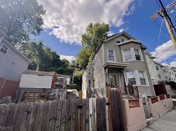 21 Cliff St, Paterson City, NJ 07522