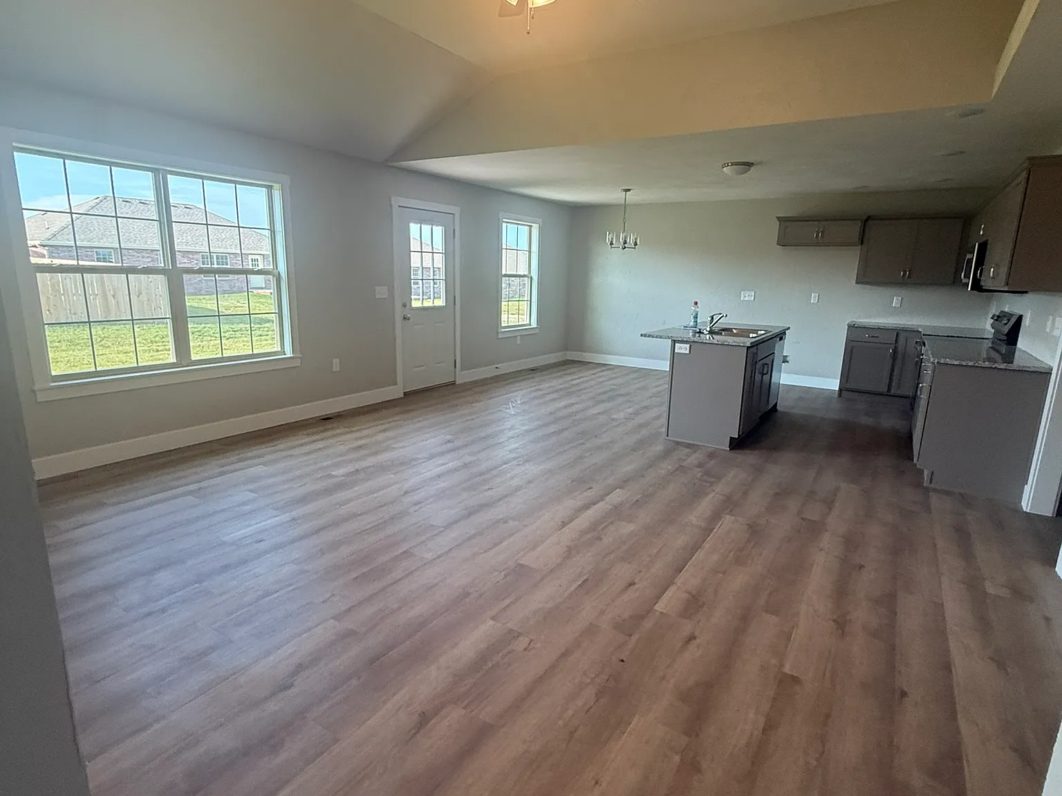 3 bed, 1307 sqft, $1,695 — Photo 3