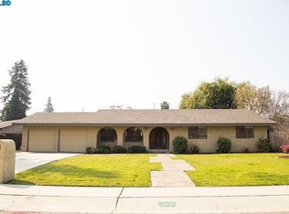 3435 W McCormick Dr, Visalia, CA 93277