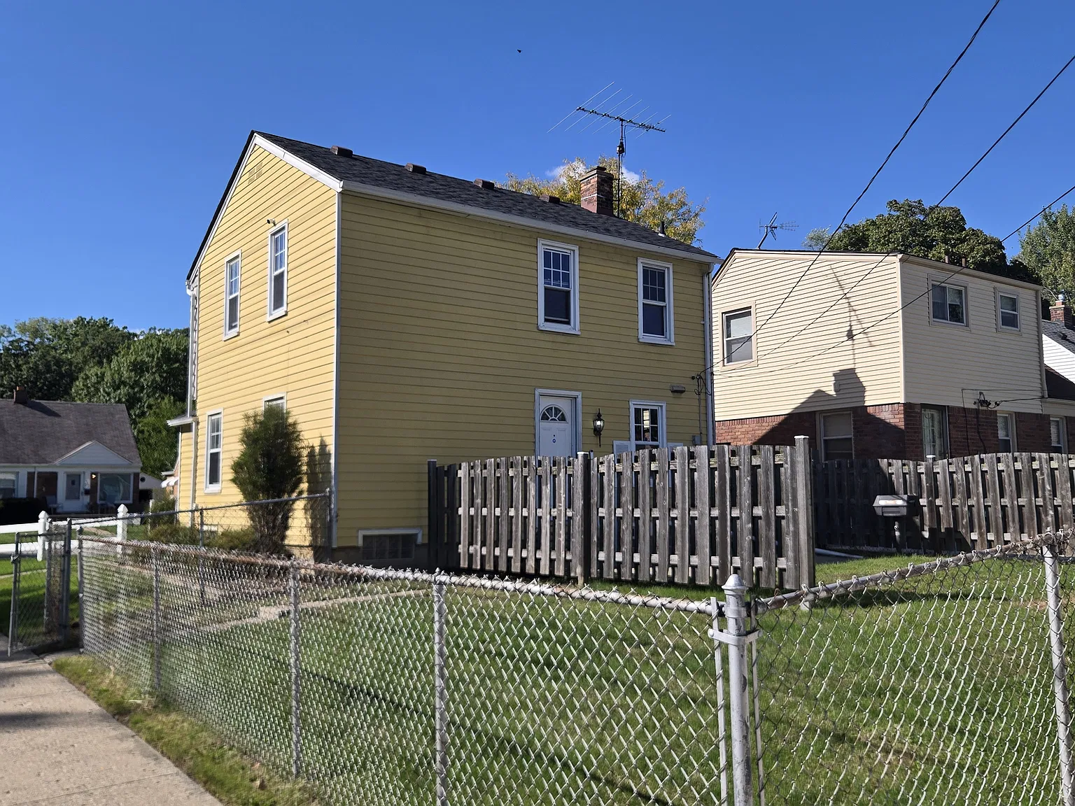 3 bed, 1.5 bath, 1092 sqft, $1,800 — Photo 3
