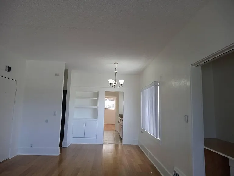 982 Bayview Ave #4 — Photo 2