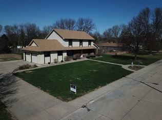 2604 Arrowhead Rd, Grand Island, NE 68801