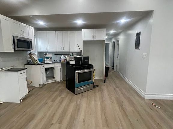 4th image of 1754 Hammersley Ave