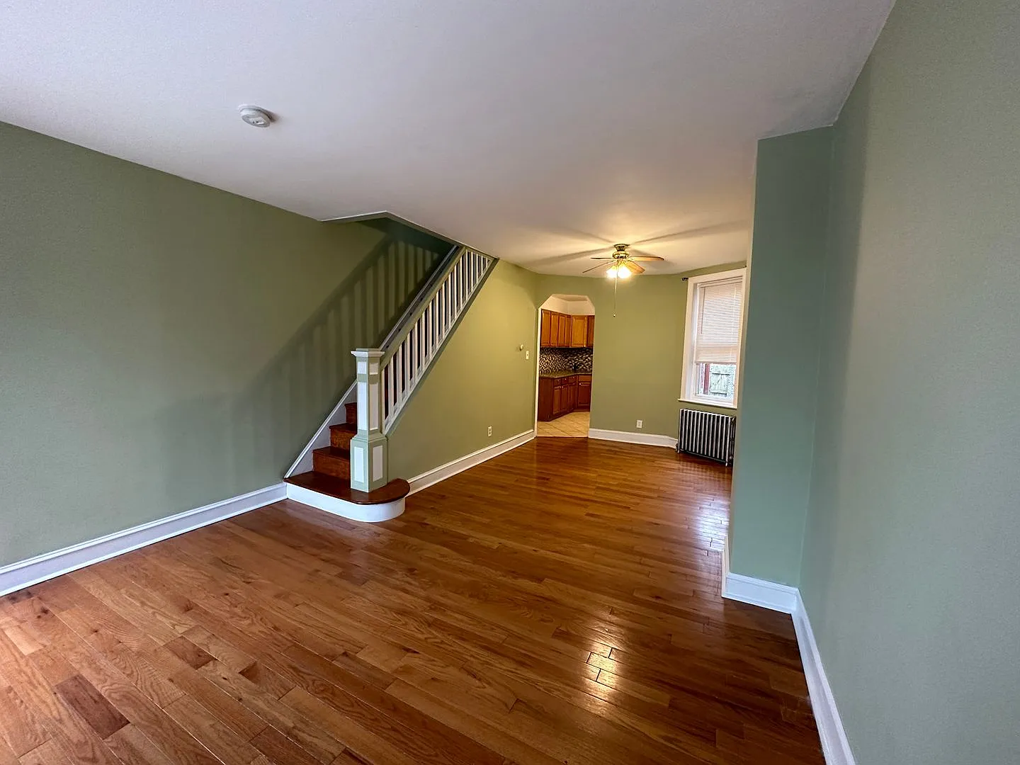 Spacious 3 Bedroom 1 Bathroom in Port Richmond St. Available NOW! — Photo 4