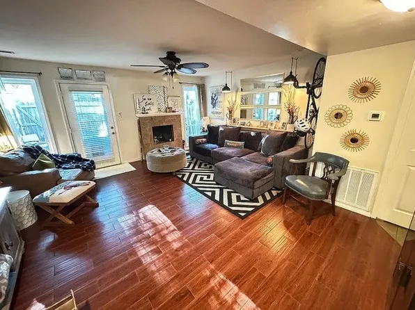 1959 E Oaks Dr, Fayetteville, AR 72704