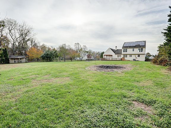 5th image of 105 Newbury Ct