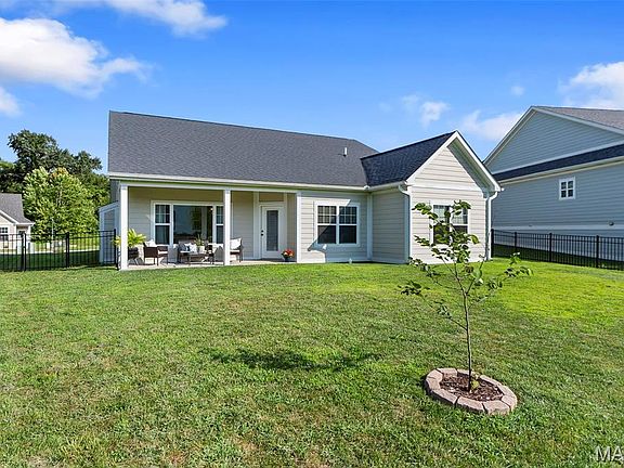 3rd image of 2116 Esker Trail Cpe