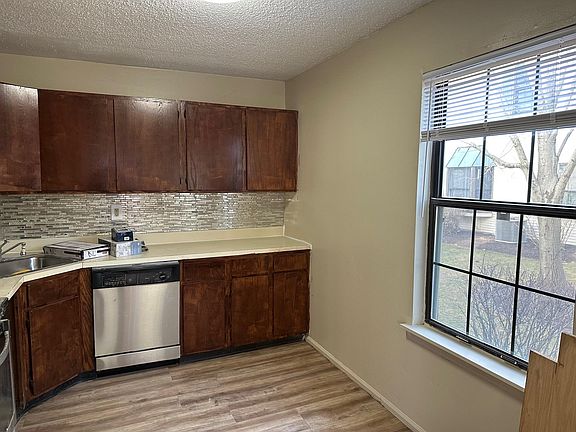5th image of 69 Drewes Ct