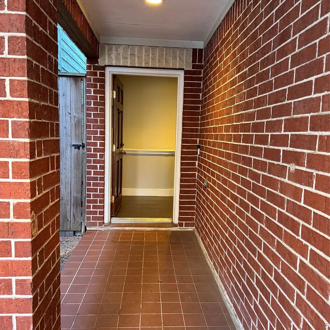 3 bed, 2.5 bath, 1862 sqft, $2,499 — Photo 3