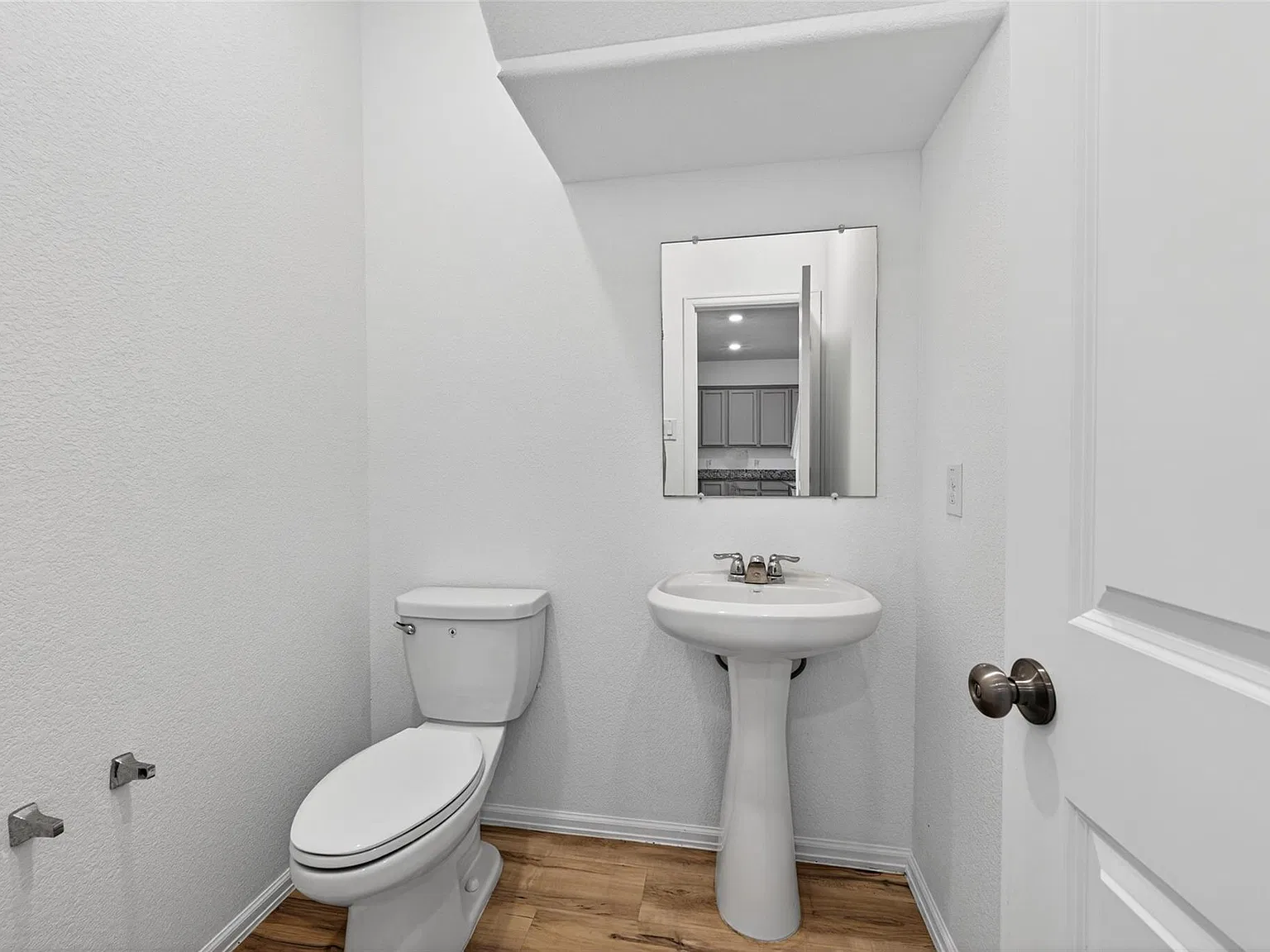 4 bed, 2.5 bath, 2289 sqft, $2,300 — Photo 4