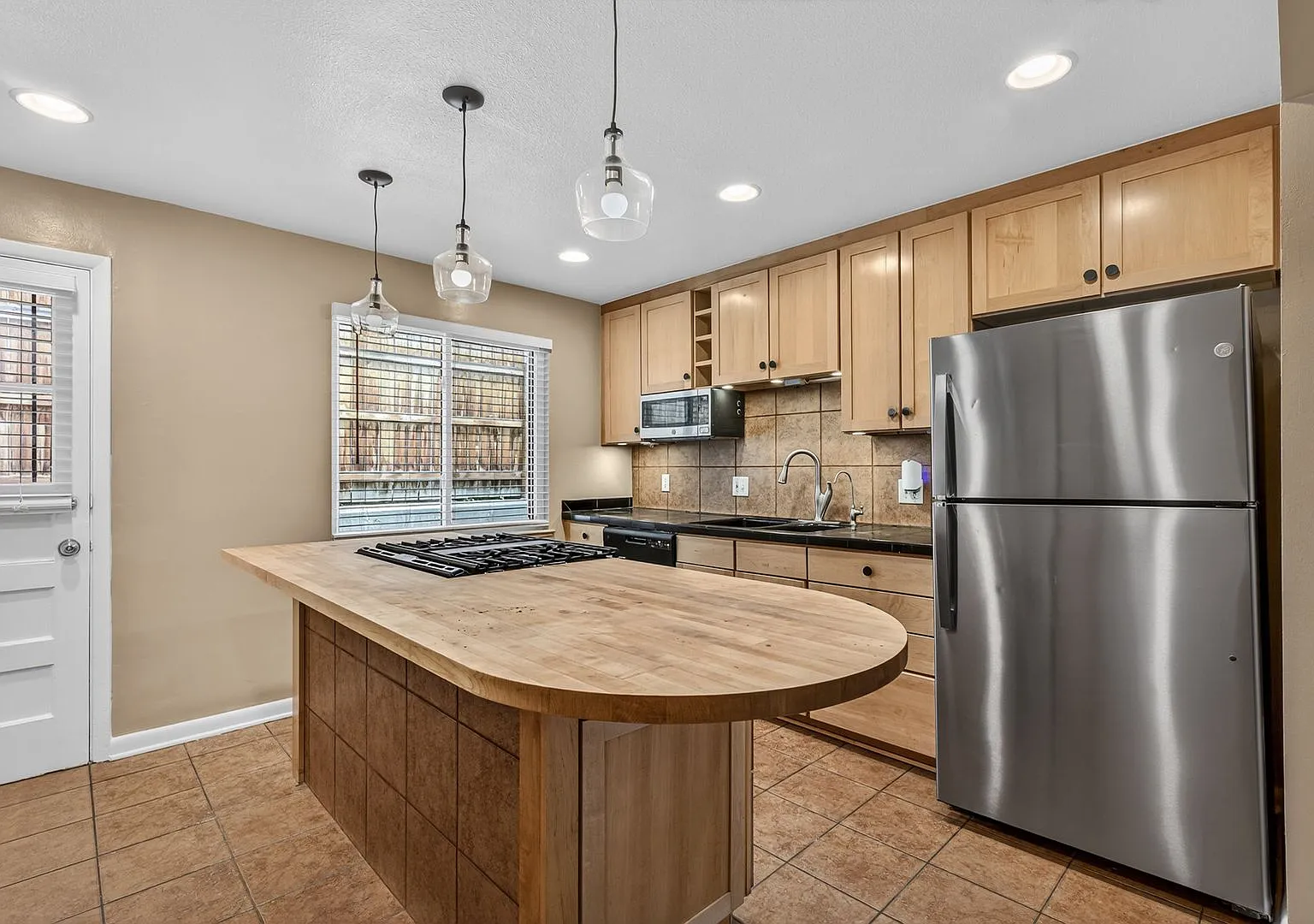 Beautiful Cherry Creek Condo — Photo 2
