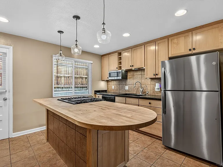 540 Detroit St — Photo 2