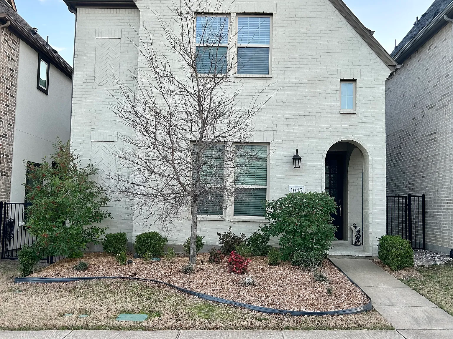 1045 Drew Ln — Photo 1