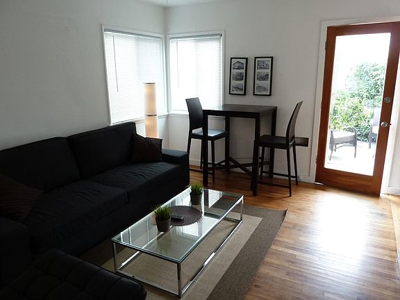 3rd image of 337 Rose Ave