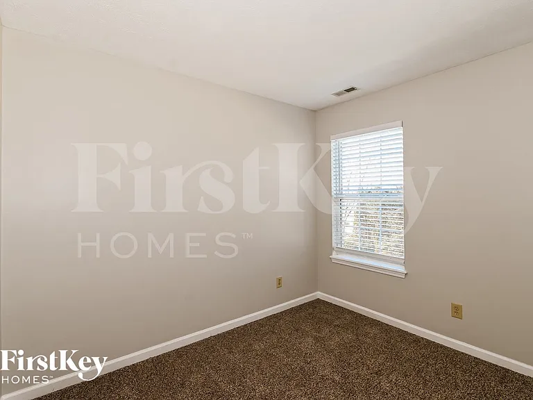 4804 Oakton Way — Photo 9