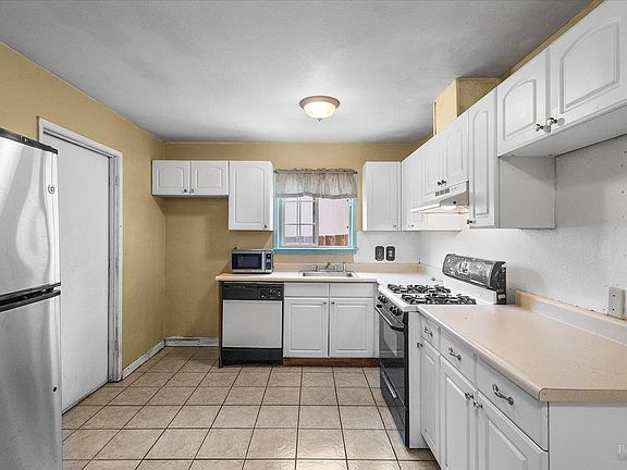 4th image of 2615 Mohawk Street