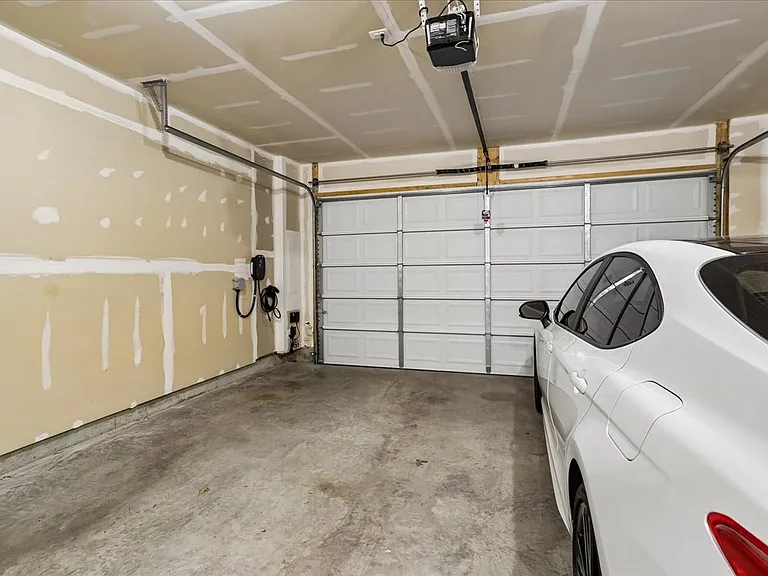 10800 Blanton Way — Photo 30