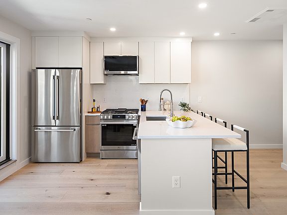 4th image of 46 Everett St #2