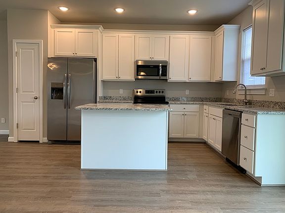5th image of 75 Andrews Pl