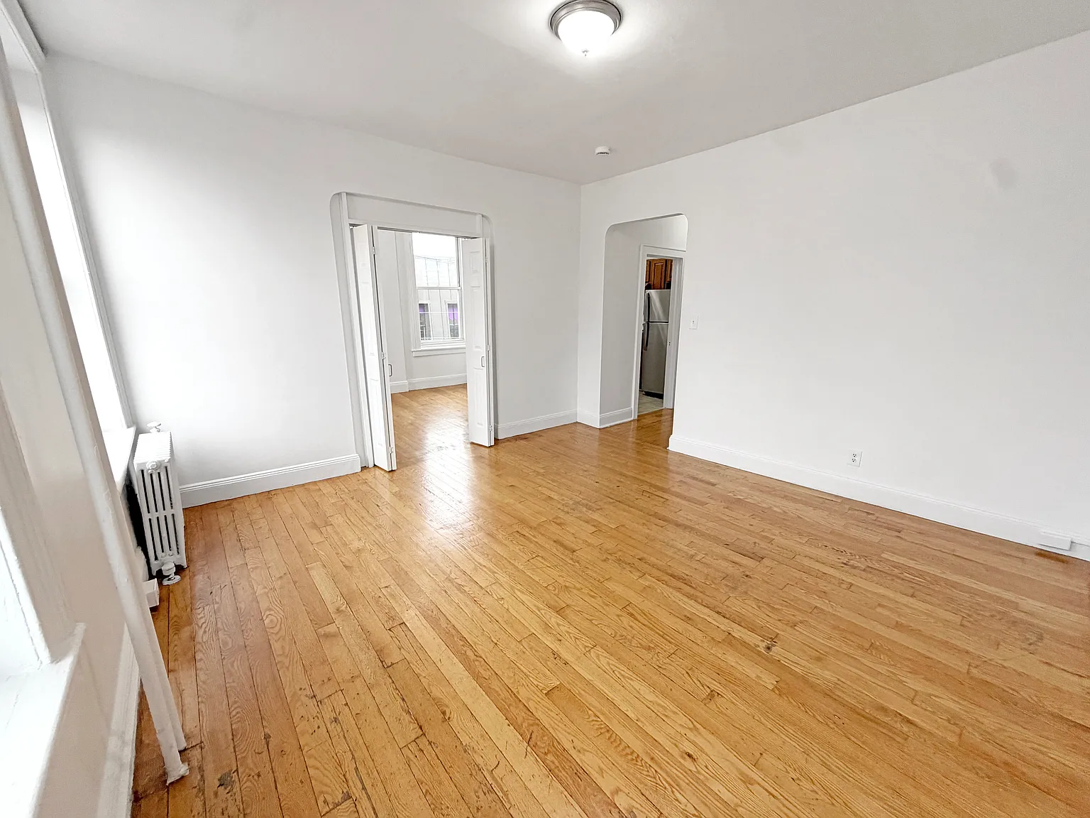 3 bed, 965 sqft, $4,487 — Photo 3