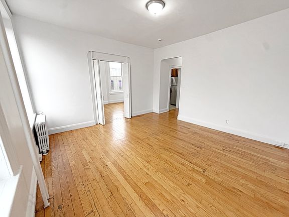 3rd image of 537 Washington St APT 2
