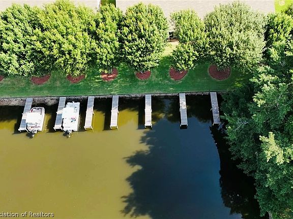 3rd image of 204 Country Club Dr
