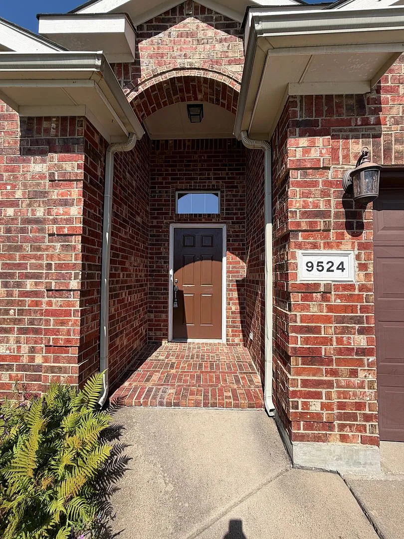 9524 Navarro Street — Photo 4