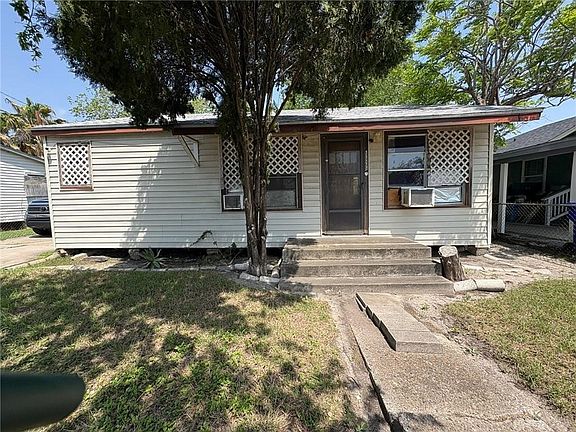 2nd image of 3626 Fairchild St