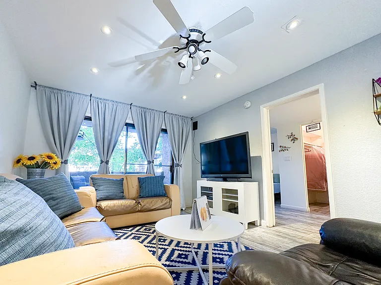 1215 E Lemon St #121 — Photo 11