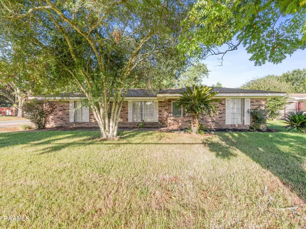 112 1st St, Youngsville, LA 70592