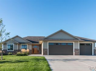 305 E 77th St, Sioux Falls, SD 57108