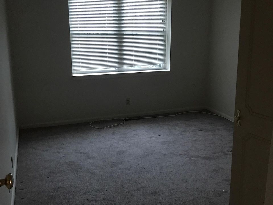 2nd image of 129 Lake Shore Rd #N1