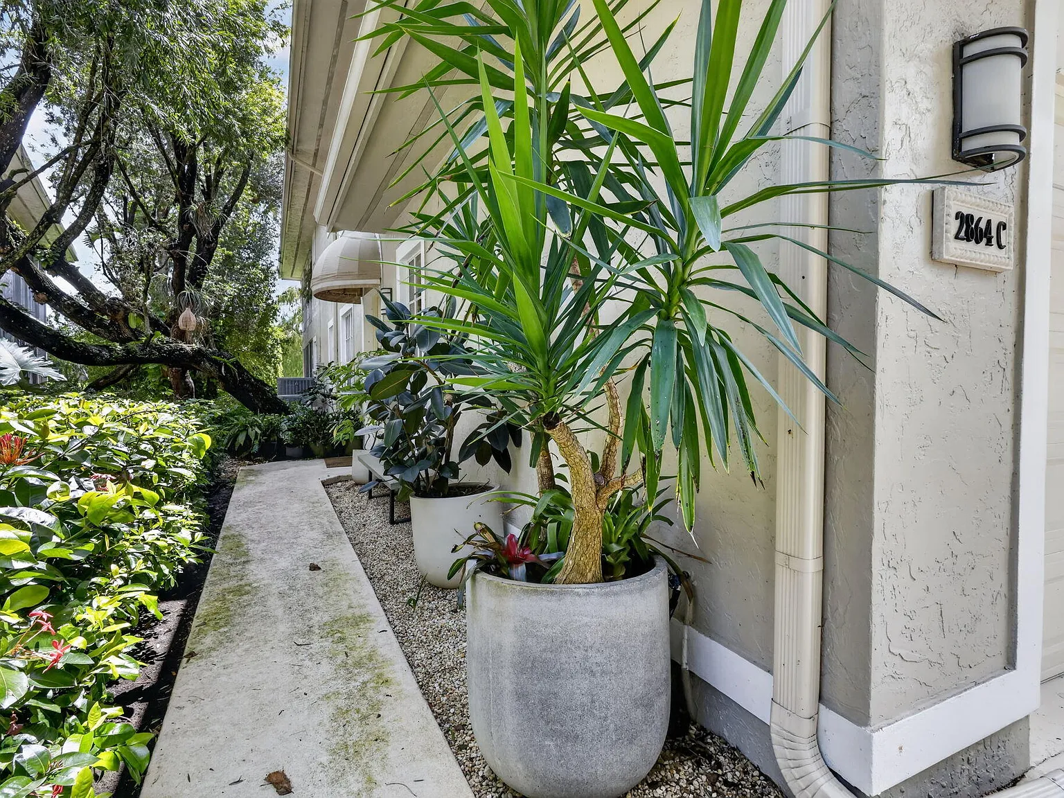 3 bed, 3.0 bath, 2765 sqft, $11,000 — Photo 3