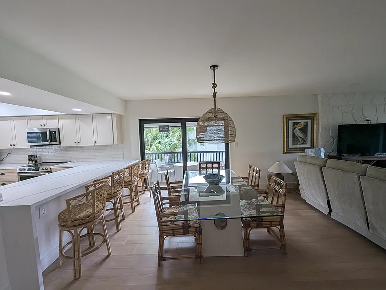 404 Clubhouse Cir — Photo 4