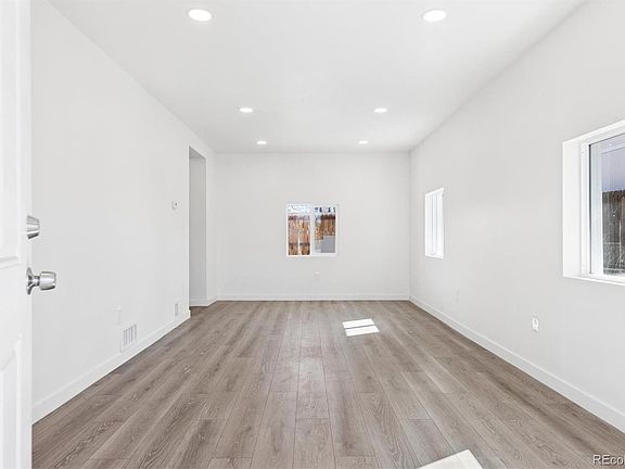 3rd image of 2280 S Decatur