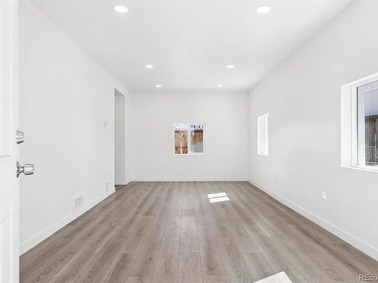 2280 S Decatur St — Photo 3