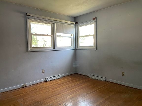 5th image of 3321 Ruston St NE