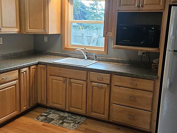 4th image of 941 N 7th Pl