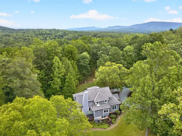 2483 Poplar Dr, Charlottesville, VA 22903