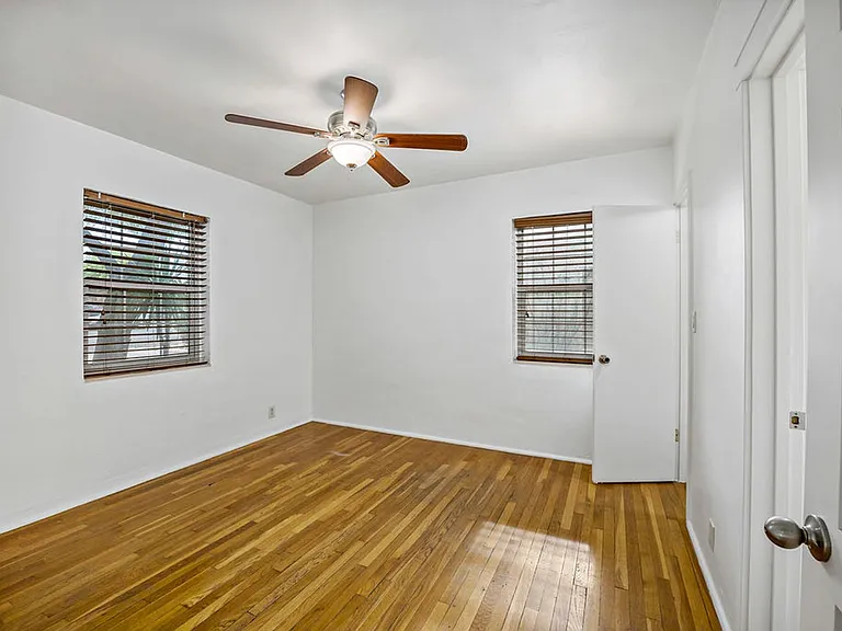1121 E 9th St #1 — Photo 12